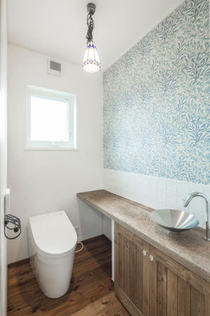 失敗しない トイレ壁紙クロスの選び方 福山市周辺でリフォームするなら専属ホームドクターのm Home エムアンドホーム にお任せ